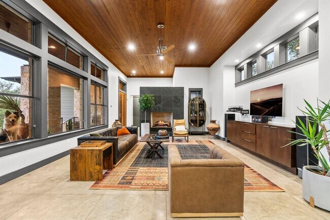 Photo - 332 Rugged Earth Dr