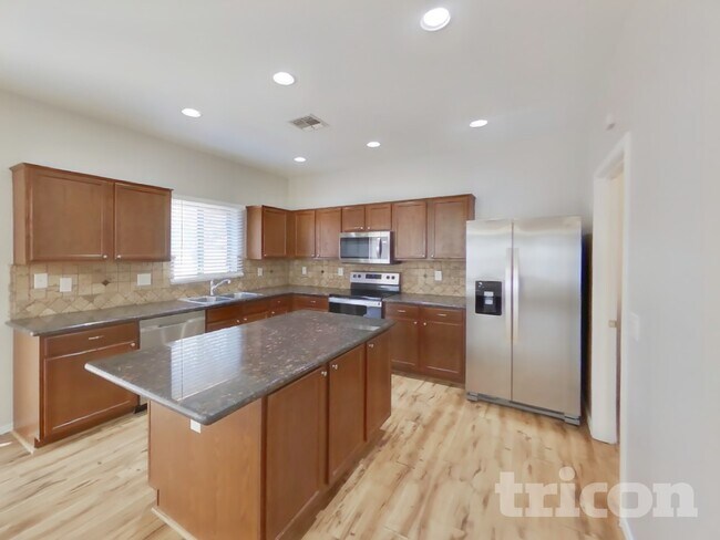 Photo - 377 E Maddison St