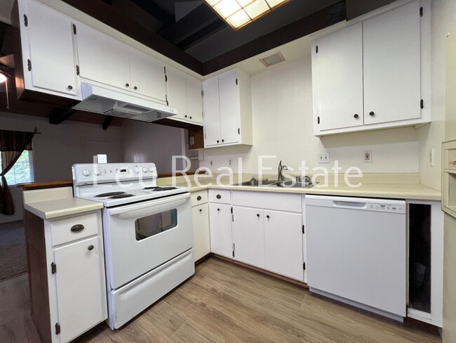 Photo - 4844 Golden St