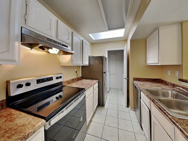 Photo - 422 Dollins St