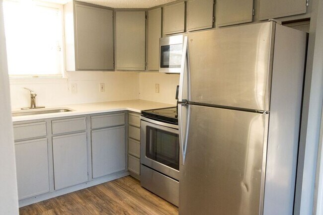 Photo - 201 N Lovell Ave Unit B