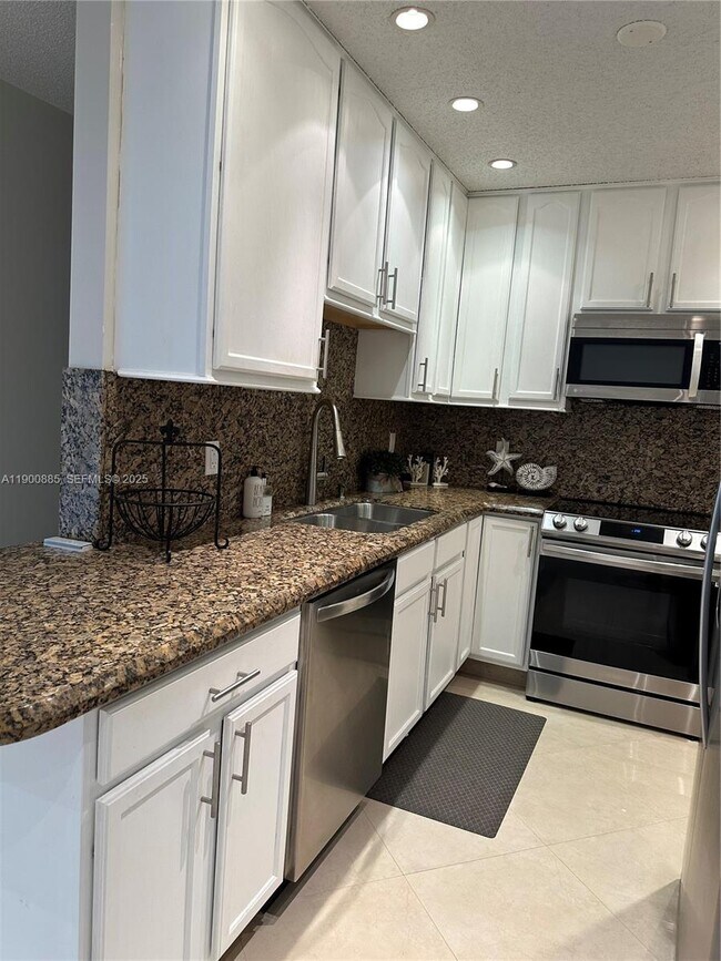 Photo - 6600 NE 22nd Way Unidad 2304