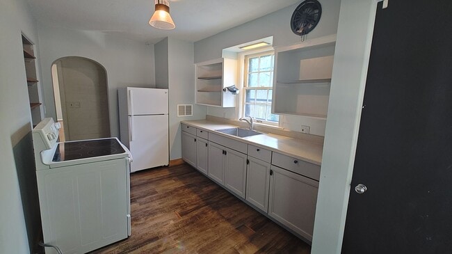 Building Photo - 706 W Kalamazoo Ave Unit 1