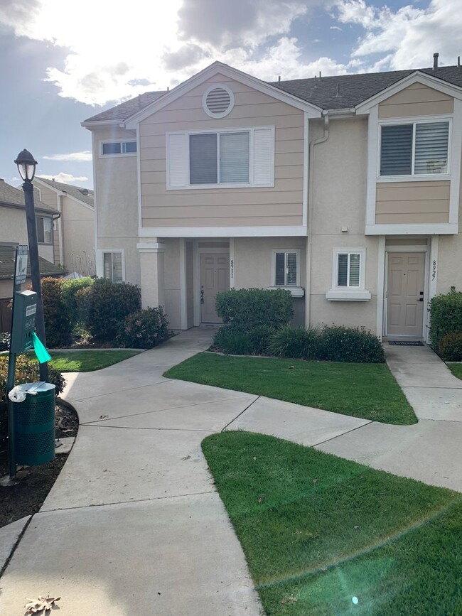 3 bedroom, 2 1/2 bath townhome located nea... - 3 bedroom, 2 1/2 bath townhome located nea...