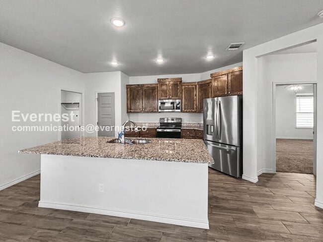 Photo - 2236 Hornbeam St