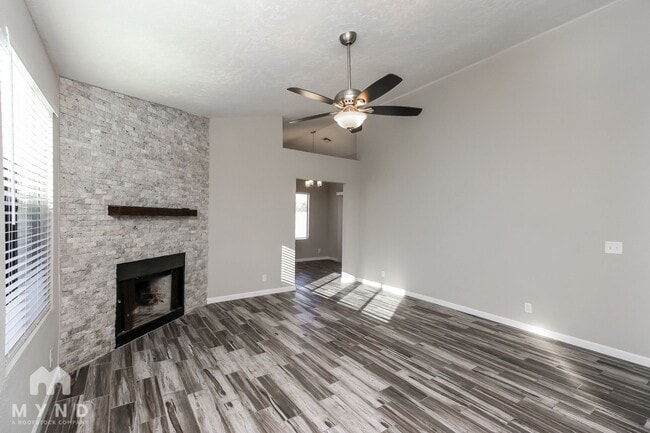 Photo - 921 S Val Vista Dr