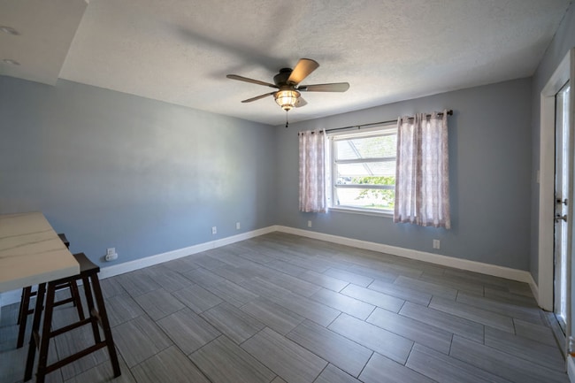 Photo - 902 NE 34th St Unidad W