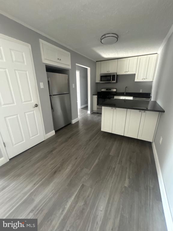 Building Photo - 400 Main St Unit 8