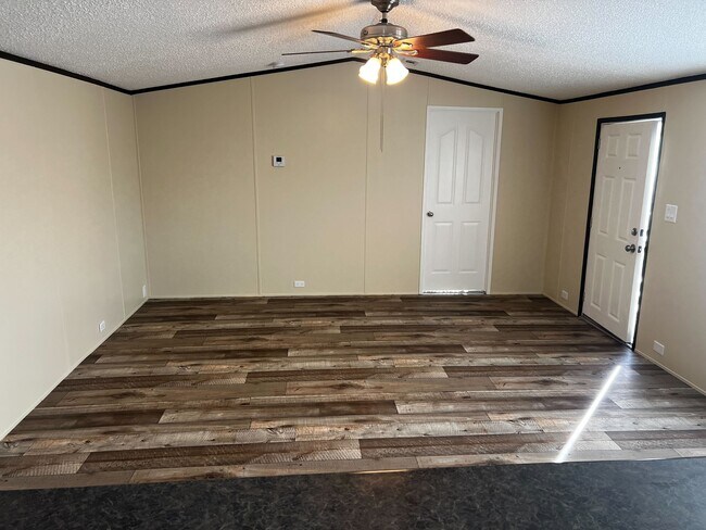 Photo - 709 N Collins Fwy