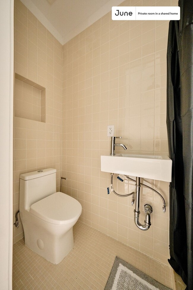 Room in Shared 4 bed/4 bath home in Ditmas Park