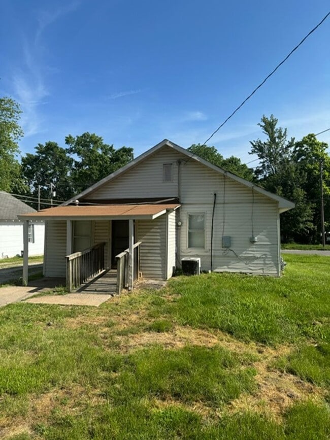 2 bed/ 1 bath single family home - 2 bed/ 1 bath single family home