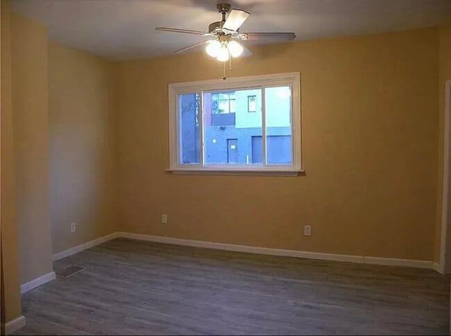 Photo - 2038 Watson St