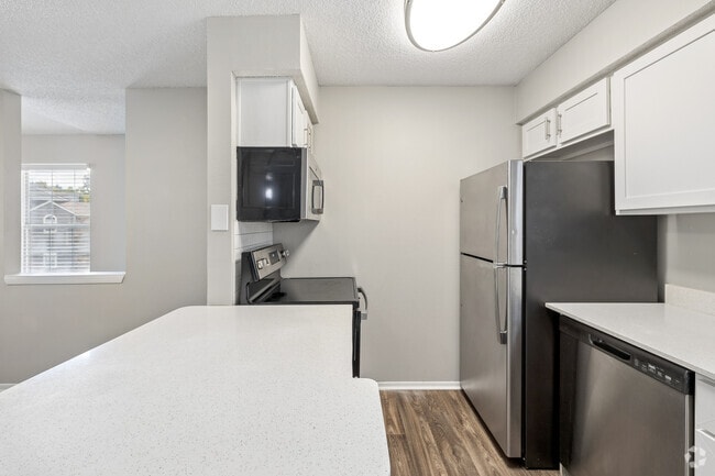 The Poplar 2BR, 2BA - 950SF - Kitchen