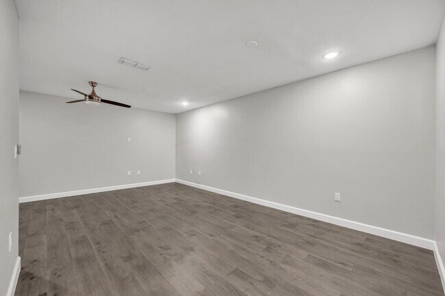 "Spacious 3-Bed, 3-Bath Townhouse with Elegant Hardwood Floors in Ocoee!"