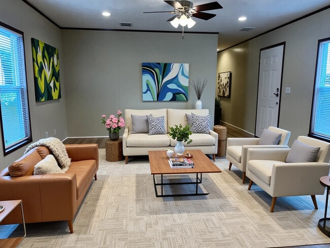 Photo - 709 N Collins Fwy