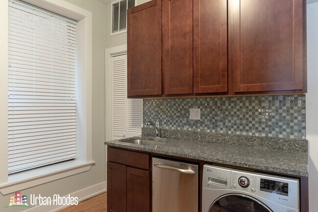 Photo - 644 W Oakdale Ave Unit A04C