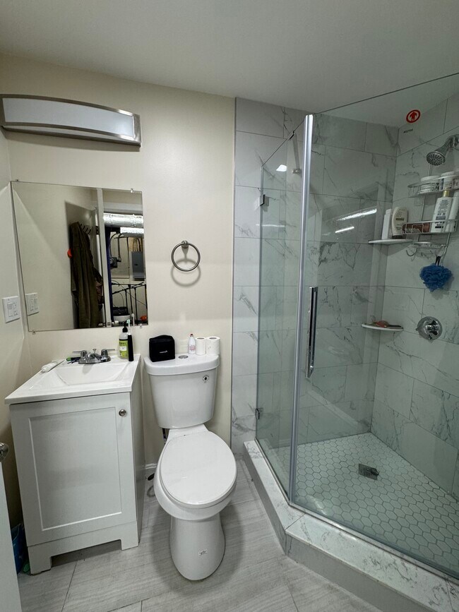 Photo - 18 Sawyer Ter