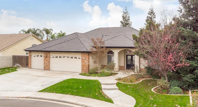 Photo - 5 Bedroom/3 Bath Home with Paid Solar System - $3395 Per month!