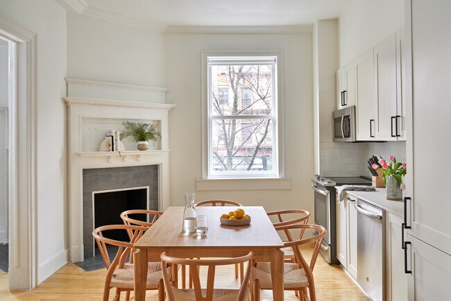 Photo - Common Robinson