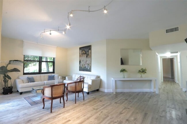 Photo - 1121 Crandon Blvd Unidad E108