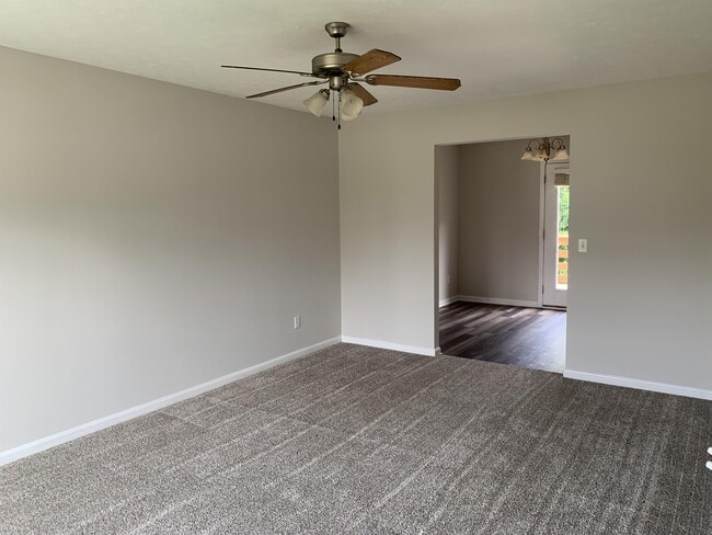 Photo - 307 Ivy Pointe Dr