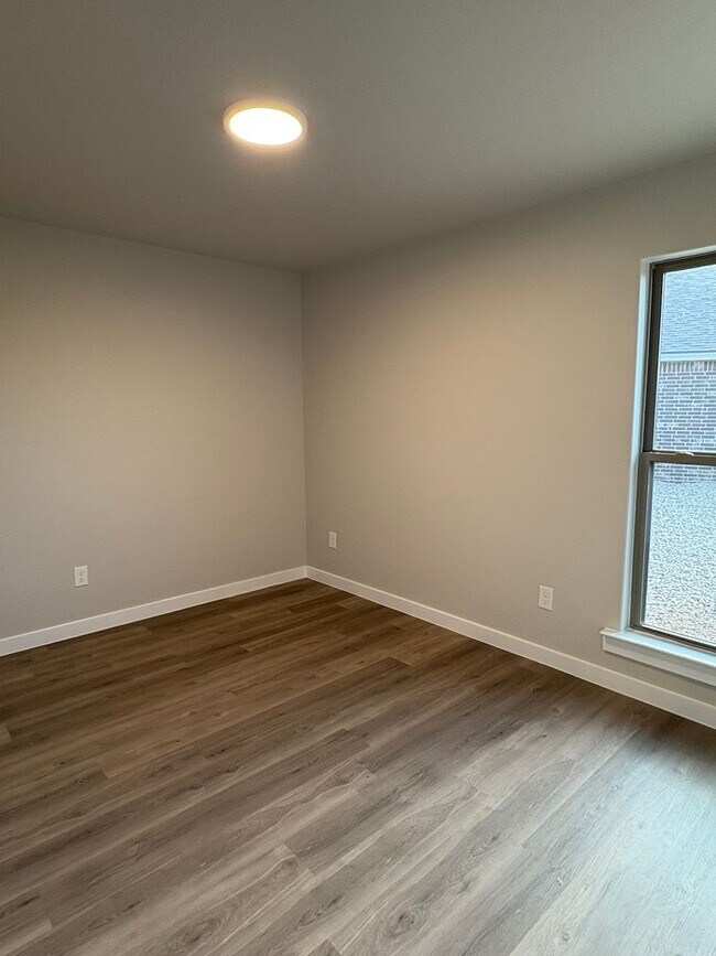 Photo - Comfort and Style Blend in Willowbend!