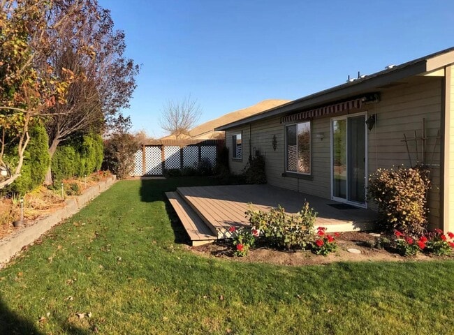 Photo - 212 SW Malibu Dr