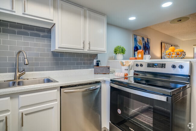 2BR, 2BA - 844SF