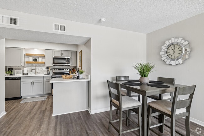 1BR, 1BA - 717SF - Dining Room