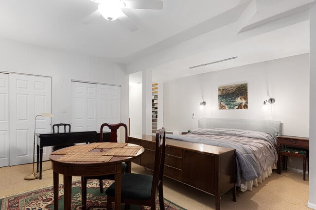 Building Photo - 3512 W Leland Ave Unit Private Suite