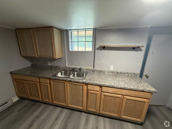 Building Photo - 1250 Bailey St Rental