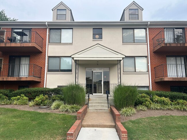 Building Photo - Cozy Leesburg condo for rent with balcony