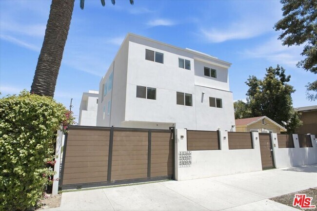 Building Photo - 14167 Calvert St