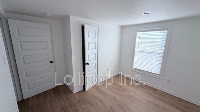 Photo - 2615 Sam Wilson St