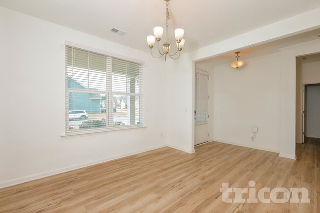 193 Everett Sq