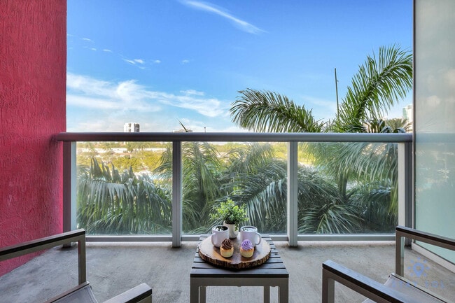 Building Photo - 2602 E Hallandale Beach Blvd Rental
