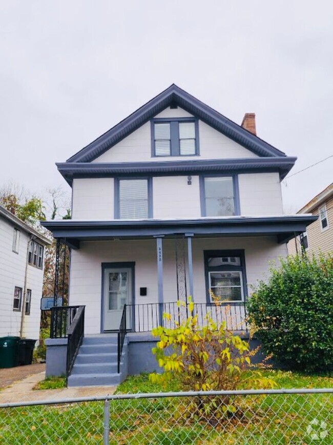 Building Photo - 6 bed-1.5 bath Updated home in Walnut Hills