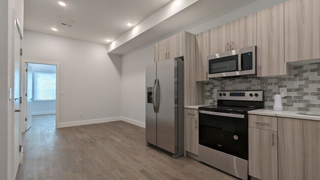 Photo - 2443 N Marshall St Unit 2