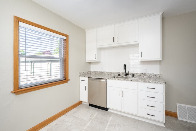 2304 E Holt Ave Unit 2306 E Holt