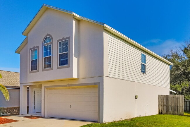 Photo - 5633 English Oak Dr S