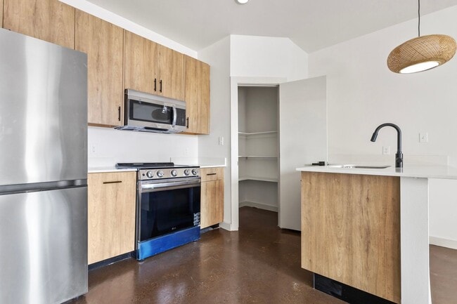 Photo - 225 E New Hampshire St Unidad #5