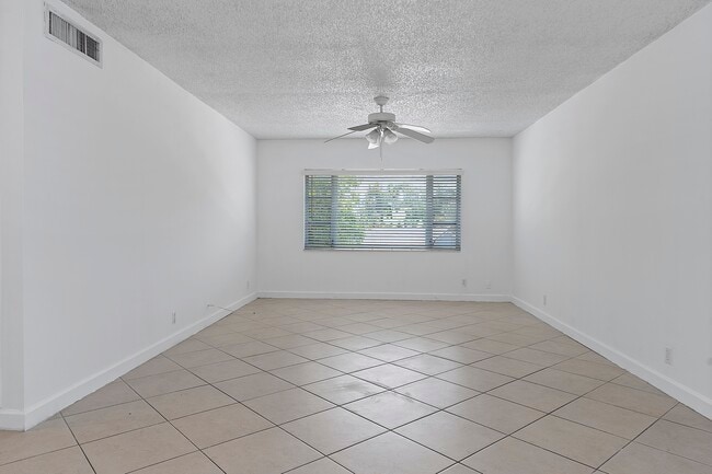 Photo - 5700 NE 22nd Way Unidad 323