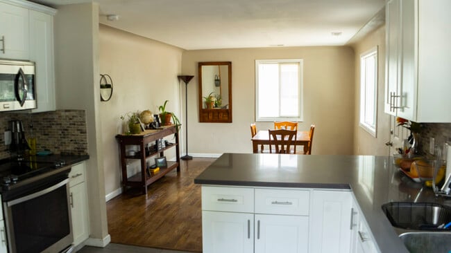 Photo - 217 S Yates St