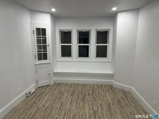 Photo - 112 Hawthorne Ave