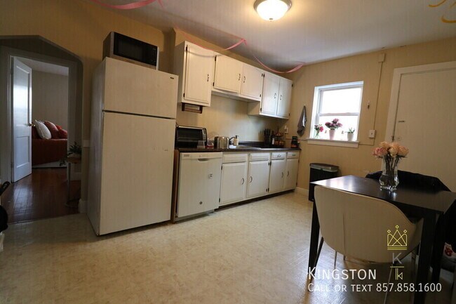 Photo - 38 Beechcroft St Unit 2R