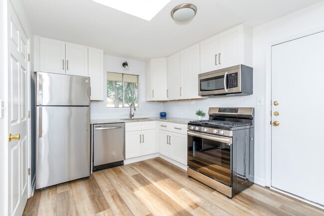 Photo - 346 Carpenter Dr NE