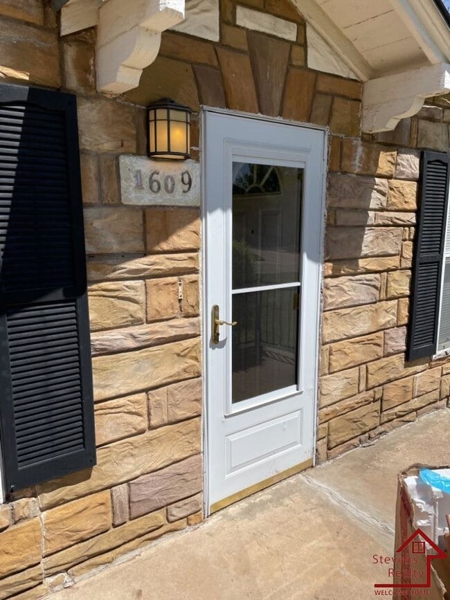 Photo - 1609 SW B Ave