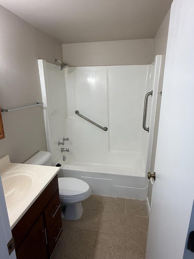 Photo - 591 Coyne St