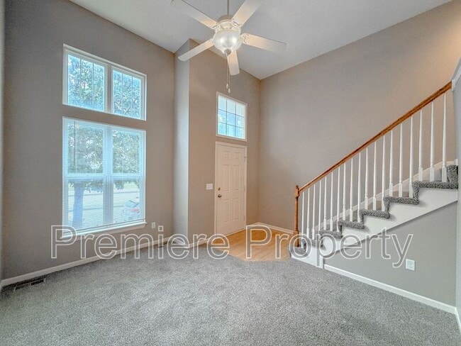 Photo - 264 N Hedge Ln