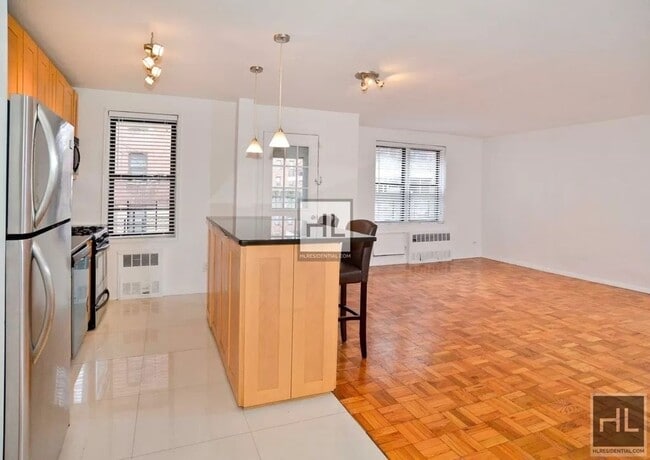 665 Thwaites Pl 1T  